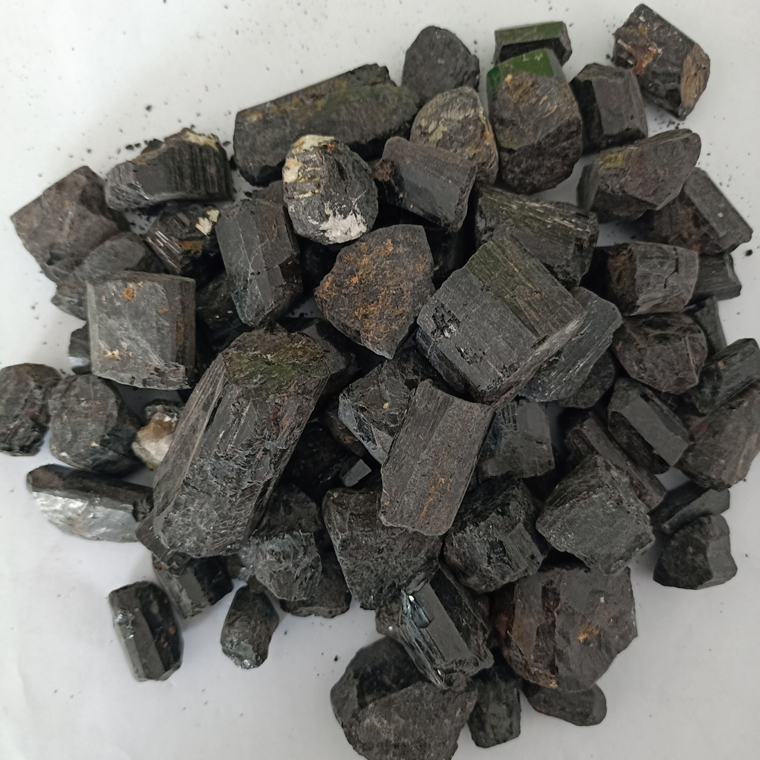 單晶體電氣石原礦，晶體電氣石